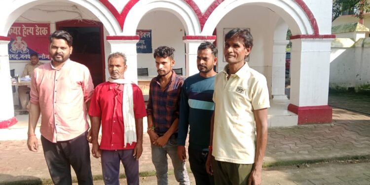 चार दिन से लापता युवक गुमशुदी दर्ज होने के 24 घंटे के अंदर में पुलिस ने खोज कर परिजनों के सुपुर्द किया