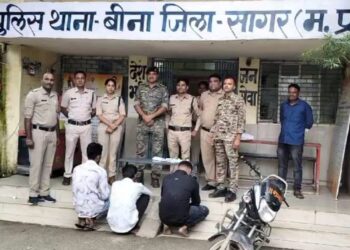*थाना बीना पुलिस ने अडीबाजी कर पैसों की मांग करने वाले आरोपियों को किया गिरफ्तार*  *भगतसिंह वार्ड में फायरिंग कर शहर में फैलाई थी दहशत*