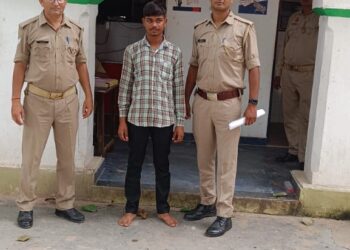 *थाना ठठिया पुलिस द्वारा 1 नफर वांछित अभियुक्त को किया गिरफ्तार।*