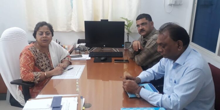 14 सिंतबर 2024 को आयोजित होगी नेशनल लोक अदालत,तैयारियो के संबंध में न्याधीशों द्वारा बीमा कंपनी, प्रशासनिक विभागों के अधिकारियों एवं अधिवक्ताओं के साथ की गई चर्चा