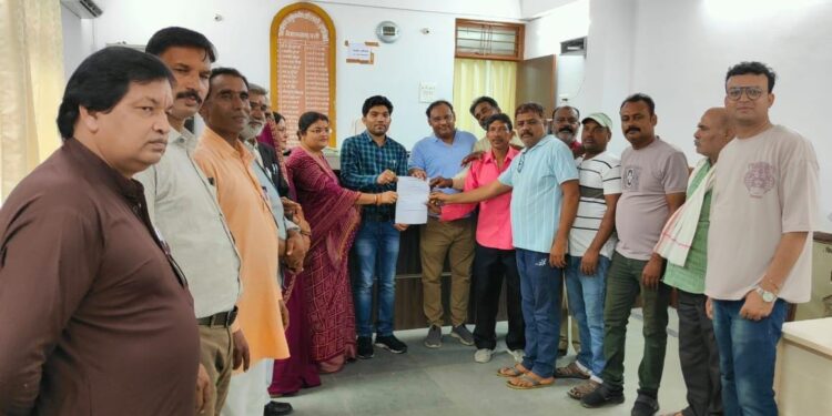 *विजयराघवगढ़ नगर परिषद उपचुनाव में भाजपा प्रत्याशी निर्विरोध निर्वाचित*  *भाजपा संगठन एवं स्थानीय विधायक संजय पाठक की रणनीति आई काम*  *वार्ड क्र.13 से अमृत लाल कोल र्निविरोध निर्वाचित*
