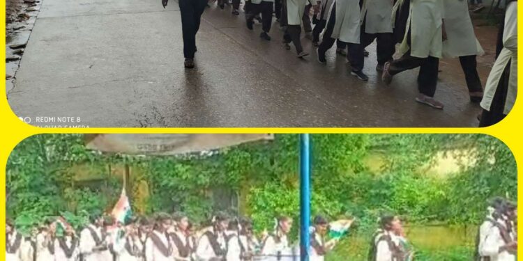 रिमझिम बारिश के बीच निकाल छात्राओं ने जागरूकता रैली,,