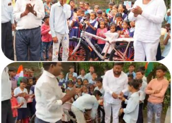 सागर जिला की ग्राम पंचायत कोलुआ में युवा सरपंच विशाल/ लकी पटेल द्वारा साइकिल वितरित की गई