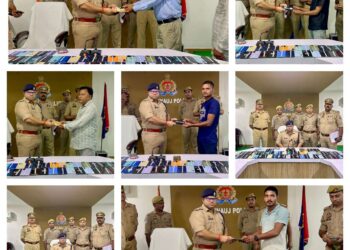 *सर्विलान्स सेल / साइबर क्राइम थाना कन्नौज के द्वारा खोए हुए 71 मोबाइल (अनुमानित कीमत लगभग 14 लाख रूपये) बरामद कर उनके मालिकों को सुपुर्द किये गये।*