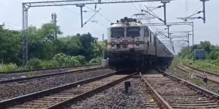 जबलपुर में ट्रेन डिरेल की साजिश ट्रैक पर बिछाए गए थे लोहे के रॉड