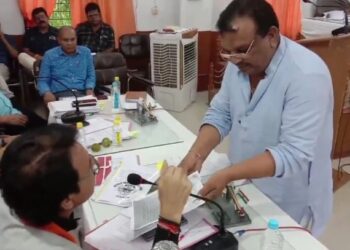 रतलाम मामला राजीव गांधी सिविक सेंटर की फर्जी रजिस्ट्रीयो का…अपने ऊपर लगाए गए आरोपों से गुस्सा हुए महापौर..गुस्साए महापौर प्रहलाद पटेल ने तात्कालिक कलेक्टर भास्कर लाक्षाकार पर की विवादित टिप्पणी… मां का दूध पिया हो तो…VIDEO