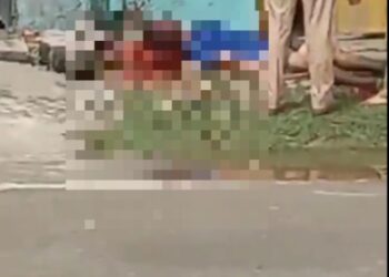 पत्नी ने पति को दी दर्दनाक मौत  ईंट से कुचला सिर, शव पर बैठी; पुलिस पहुंची VIDEO