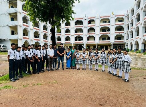 विद्यालोक फाउंडेशन द्वारा सिविल लाइन स्थित नालंदा स्कूल में वृक्षारोपण किया गया