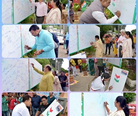*हर घर तिरंगा अभियान 2024*  *‘‘सारे जहॉं से अच्छा हिन्दुस्तान हमारा’’ देशभक्ति संगीत के बीच* *तिरंगा कैन्वास पर उकेरे गए जय हिन्द के नारे*  *कैनवास पर राष्ट्र ध्वज तिरंगा भी लहराया*