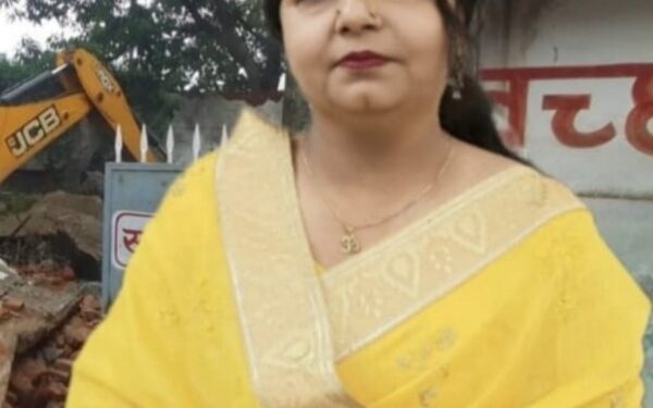 छात्राओं को अब मिलेगी नए स्कूल भवन की सौगात मुख्यमंत्री के आदेश पर महापौर प्रीती संजीव सूरी द्वारा उठाया गया कदम ढहाया गया जर्जर पुरवार स्कूल भवन नया भवन बनाने की कवायत हुई तेज