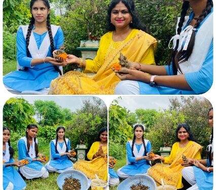 भारतीय पूजा पद्धति में पर्यावरण संरक्षण की प्राचीन परंपरा को बताया सारिका ने  माटी गणेश हमारी नदियों की पवित्रता को बनाये रखने में करेंगे मदद माटी गणेश जी को विराजकर निभायें जलसंरक्षण की जिम्‍मेदारी – सारिका