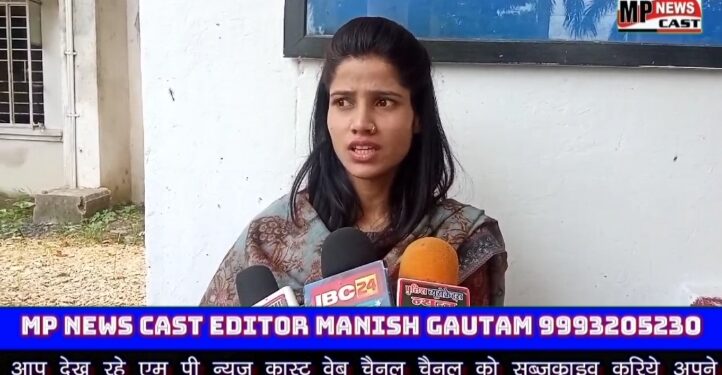 ई-गवर्नेंस अधिकारी ने मेरे से कोरे कागज पर कराया था हस्ताक्षर, मेरी आधार वर्क सुपर वाईजर आई-डी से संबंधित जानकारी से रखा था गुमराह