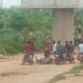 कैलवारा फाटक मार्ग सड़क निर्माण कार्य मे पार्षद नही सुन रहे स्थानीय नागरिको की समस्या , उबड खाबड़ सड़क से वाहन चालको के साथ हो रही घटना