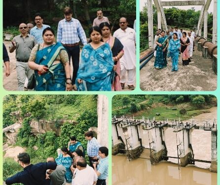 *महापौर प्रीति संजीव सूरी ने बैराज एवं फिल्टर प्लांट का किया निरीक्षण*  *अतिवर्षा से बैराज गेट के लॉक टूटने से क्षतिग्रस्त शटर्स की मरम्मत एवं सुरक्षा हेतु फ़िल्टर प्लांट में बाउंड्रीवाल निर्माण के दिए निर्देश*