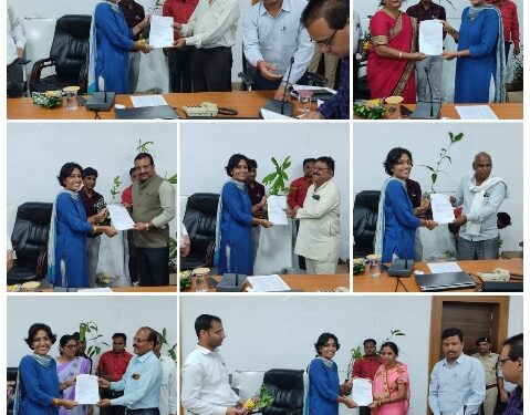 कलेक्टर सुश्री संस्कृति जैन ने विभिन्न विभागों से माह जून एवं जुलाई में सेवानिवृत्त हुए 49 शासकीय सेवकों को पेंशन पेमेन्ट आर्डर (पी.पी.ओ.) का वितरण किया