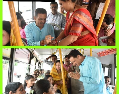 *महापौर जगत बहादुर सिंह “अन्नू” ने घोषणा के अनुरूप रक्षाबंधन के इस महान पर्व पर सभी माताओं, बहनों के लिए नि:शुल्क मेट्रो बस चलवाई*  *रेलवे स्टेशन से, मदन महल तक मेट्रो बस में महापौर ने कि माताओं, बहनों के साथ यात्रा*