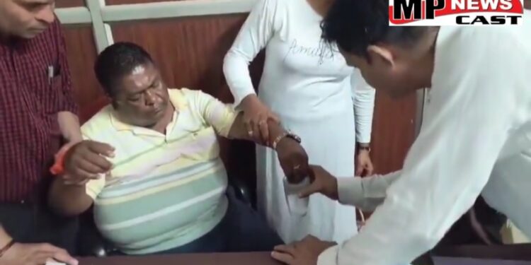 भोपाल  BDA कार्यालय के बाबू को 40 हजार की रिश्वत लेते पकड़ा, लोकायुक्त टीम की बड़ी कार्रवाई देखिए पूरा वीडियो