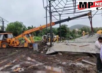 इंदौर में बड़ा हादसा महू तहसील के समीप चोरल गांव में निर्माणाधीन फॉर्म हाउस की छत गिरने से 5 की मौत, रेस्क्यू जारी… देखें VIDEO