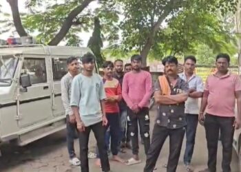 स्कूल बस से उतरते समय 7 वर्षीय मासूम बच्ची को कुचला…!