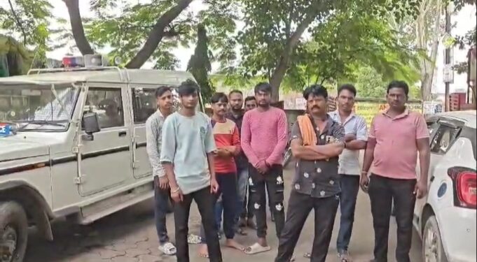 स्कूल बस से उतरते समय 7 वर्षीय मासूम बच्ची को कुचला…!