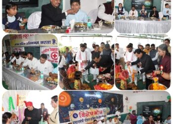 कलेक्टर श्री सिंह ने शा.हाई स्कूल सागरपेशा छिंदवाड़ा में बच्चों के साथ खाई खीर-पूरी  स्वतंत्रता दिवस के अवसर पर स्कूलों में विशेष भोज का हुआ आयोजन