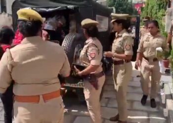 होटल में सेक्स रैकेट का भंडाफोड़, पवित्र नगरी में करवा रहे ऐसा काम देखे VIDEO