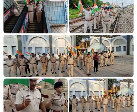 *कटनी स्टेशन में गूंजा वन्दे मातरम* *घर घर तिरंगा अभियान के तहत जीआरपी-आरपीएफ ने निकाली तिरंगा यात्रा* VIDEO