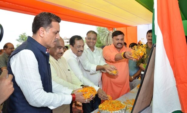 *नगर निगम और जिला प्रशासन के संयुक्त तत्त्वाधान में*  *जिला स्‍तरीय तिरंगा यात्रा से संस्‍कारधानी हुआ तिरंगामय*