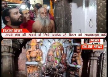 उज्जैन नागपंचमी पर आधी रात को खुले नागचंद्रेश्वर मंदिर के पट, साल में एक बार श्रद्धालुओं के लिए खुलता है मंदिर, देखें VIDEO दर्शन करे