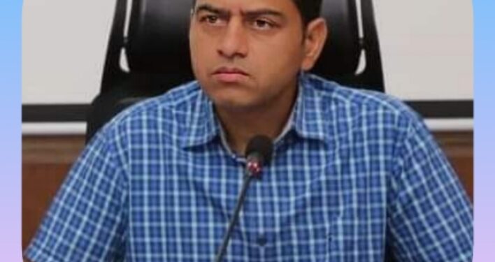 कलेक्टर ने खाद्यान्न वितरण की कम प्रगति पर कनिष्ठ आपूर्ति अधिकारी के वेतन पर लगाई रोक उचित मूल्य की दुकान में खाद्यान्न उठाव व वितरण की कमजोर स्थिति पर जताई नाराजगी
