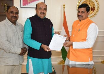 मुख्यमंत्री डॉं. मोहन यादव  से केन्ट विधानसभा क्षेत्र के विधायक अशोक ईश्वरदास रोहाणी ने केन्ट विधानसभा एवं जबलपुर के विकास कार्यो हेतु भेंट कर चर्चा की*