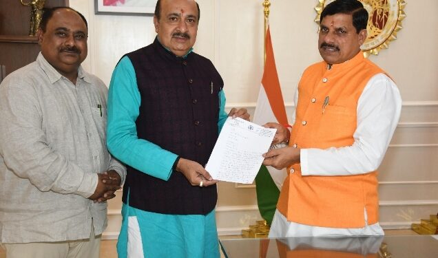 मुख्यमंत्री डॉं. मोहन यादव से केन्ट विधानसभा क्षेत्र के विधायक अशोक ईश्वरदास रोहाणी ने केन्ट विधानसभा एवं जबलपुर के विकास कार्यो हेतु भेंट कर चर्चा की*