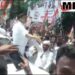 भोपाल  रंग महल चौराहे पर यूथ कांग्रेस का बड़ा प्रदर्शन, बेरोजगारी, महंगाई और सरकार की वादा खिलाफी का उठाया मुद्दा। पुलिस ने वाटर कैनन और टियर गैस का उपयोग कर कार्यकर्ताओं को खदेड़ा VIDEO