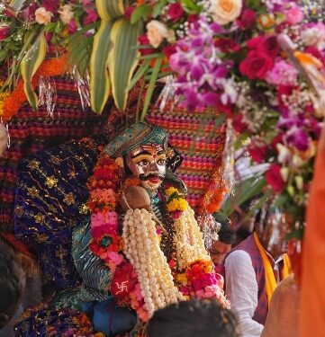 श्रावण माह में बाबा महाकाल की अंतिम शाही सवारी पूरे ठाठ बाट के साथ निकली। मुझे प्रदेश की मंगल कामना के साथ विग्रह के दर्शन-पूजन का सौभाग्य प्राप्त हुआ।