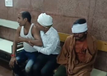 *तेज रफ्तार बाइक कीचड़ में फिसली 2 युवक हुए घायल*  *घायल युवकों को नहीं मिला तामिया हॉस्पिटल में इलाज*