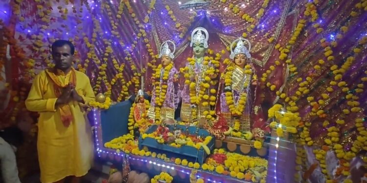 बांधवगढ टाइगर रिजर्व के कोर के जंगल में स्थित बांधवधीश के मंदिर को साल भर में जन्माष्टमी के दिन सभी श्रद्धालुओं के लिए खोला गया VIDEO
