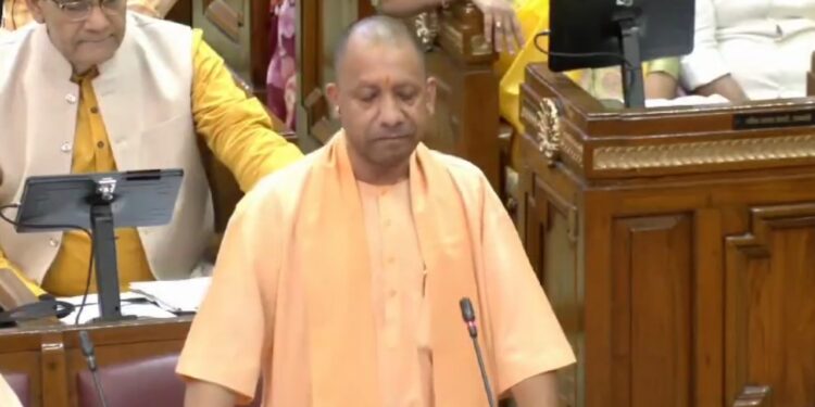 किसी वायरल वीडियो प्रदेश के मुख्यमंत्री द्वारा इतना संज्ञान में लेना वाकई में बड़ी बात है। देखिए VIDEO  बड़े बड़े अफसर हटाए गए, पूरी चौकी सस्पेंड हुई।