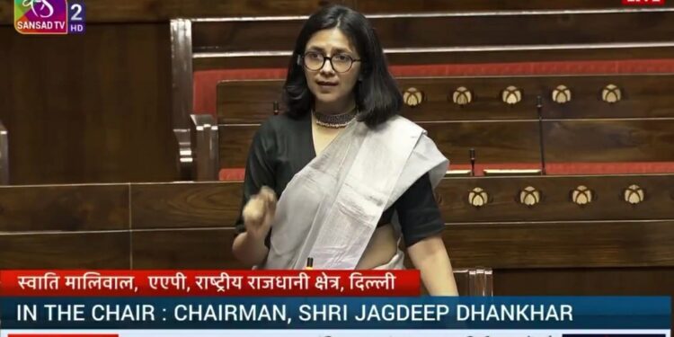 बहुत प्राइवेट स्कूल हर साल फ़ीस बढ़ा देते हैं जिससे देश के आम परिवारों को बच्चों को पढ़ाने में बहुत समस्याएँ आती हैं।  बच्चों को स्कूल से ही महँगी कॉपी, किताबें, यूनिफार्म इत्यादि ख़रीदने के लिए बोला जाता है। VIDEO