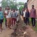 पी एच ई विभाग कि लापरवाही के चलते ग्रामीण खेल रहे हैं खतरों से