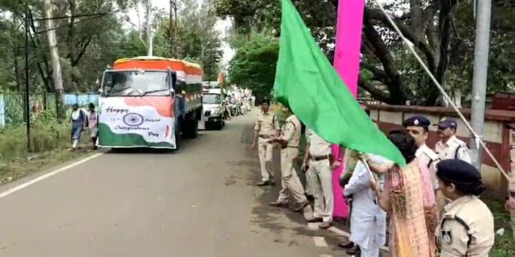 पुलिस की भव्य तिरंगा वाहन रैली निकाली गई