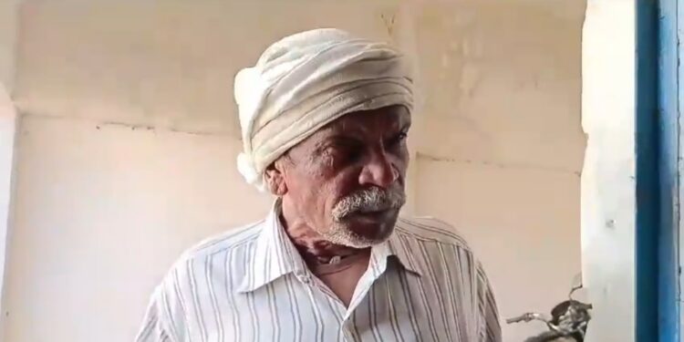 देखिऐ VIDEO प्रभारी शिक्षक की मानसिकता तहसीलदार, कलेक्टर, प्रधानमंत्री, मुख्यमंत्री, शिक्षा मंत्री, और विधायक भी उनकी शाला के प्रांगण में प्रवेश नही ले सकते