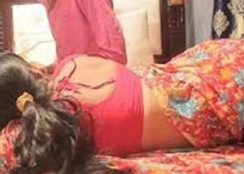 रात पड़ोसन के घर घुसा युवक, अचानक खुली महिला की नींद, बिस्तर पर नजर पड़ी