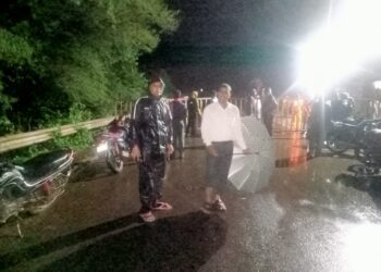 कुरवाई एसडीएम श्री मनोज प्रजापति ने बताया कि कुरवाई शहर सीमा से लगी बेतवा नदी पुल से ऊपर बह रही है, आवागमन बंद कर दिया गया है। डीआरसी तैयार, दोनों साइड बेरिकेट्स लगाए जा चुके हैं। सुरक्षा के पुख्ता प्रबंध सुनिश्चित किए गए हैं। VIDEO
