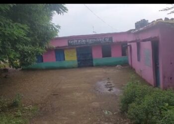 *शासकीय माध्यमिक विद्यालय नीलकंठी खुर्द में हो रहा बच्चों के भविष्य से खिलवाड़*  *शिक्षक की मनमानी चरम सीमा पर अपने मन से स्कूल खोलते हैं एवं बंद करते हैं*