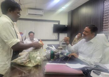 DM इंद्रमणि त्रिपाठी है, काश सभी लोग इतनी धनी मानसिकता के होते
