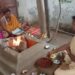 मृतक का तर्पण क्यों किया जाता है…..!! मनुस्मृति में तर्पण को पितृ-यज्ञ बताया गया है और सुख-संतोष की वृद्धि हेतु तथा स्वर्गस्थ आत्माओं की तृप्ति के लिए तर्पण किया जाता है।
