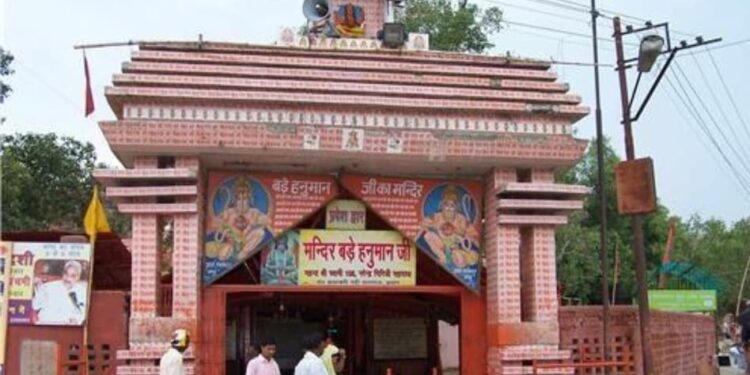 प्रयागराज के मंदिरों में मिठाई चढ़ाने पर रोक, चढ़ाए जाएंगे नारियल-फल