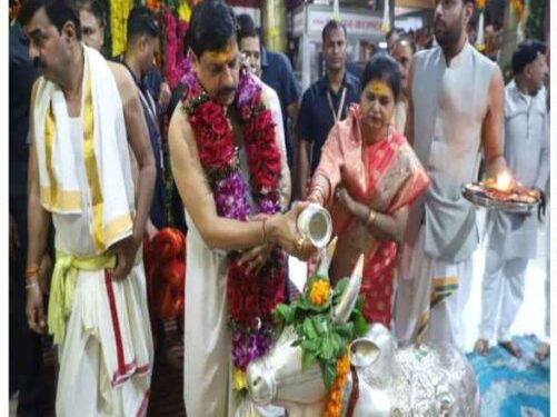 CM डॉ. यादव पहुंचे महाकालेश्वर, सोमवती अमावस्या पर पूजा-अर्चना कर बाबा महाकाल का लिया आशीर्वाद