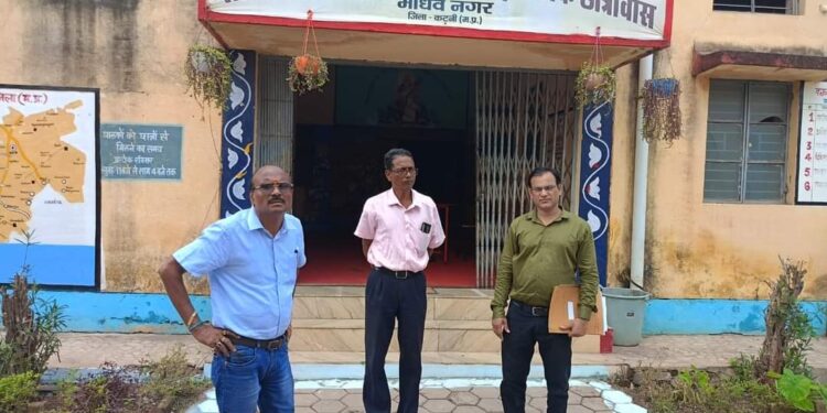 कलेक्टर श्री यादव के निर्देश पर छात्रावासों एवं आश्रमों में उपलब्ध व्यवस्थाओं का जायजा ले रहे अधिकारी