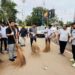 स्वच्छता ही सेवा अभियान के तहत कलेक्टर एवं एस.पी ने श्रमदान कर दिया स्वच्छता का संदेश  मैथिलीशरण गुप्त तिराहा से लक्ष्मीबाई तिराहा तक चला सफाई अभियान  कलेक्टर श्री यादव ने उपस्थित जनों को दिलाई स्वच्छता की शपथ